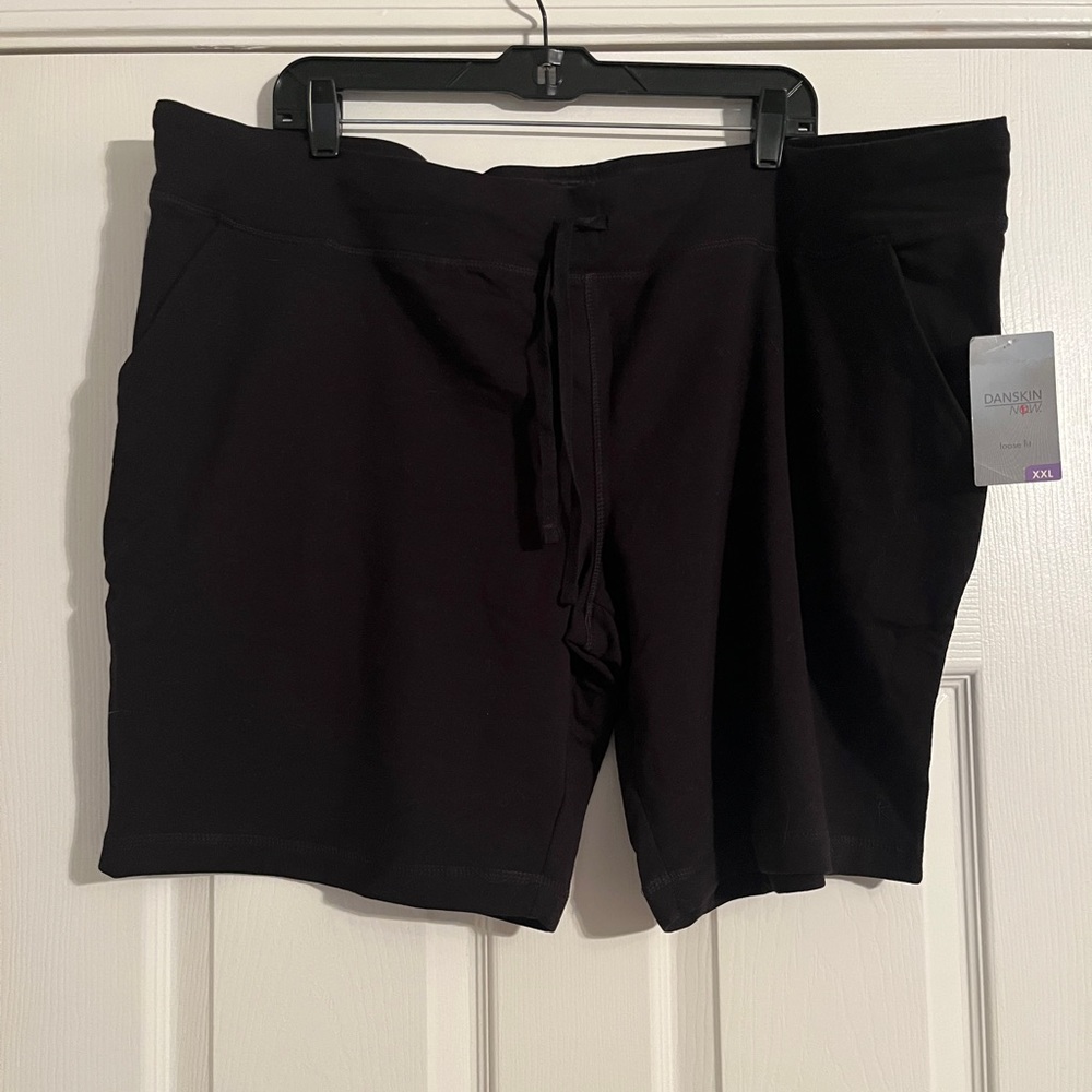 Danskin Now Women’s Lose Fit Maternity Shorts. Black. XXL. 20.🐠